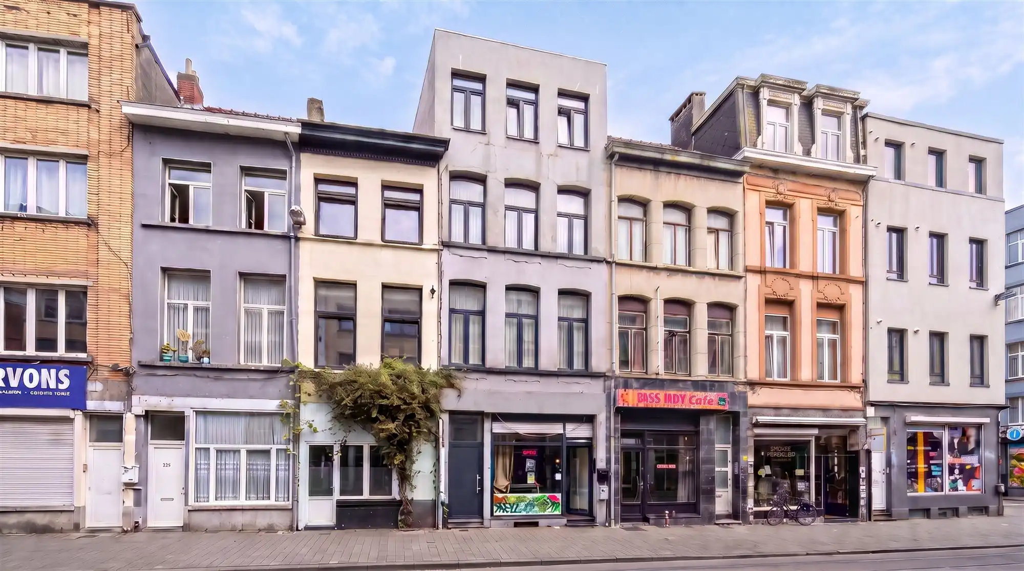 Rendabele opbrengsteigendom met 3 appartementen en handel. foto 21