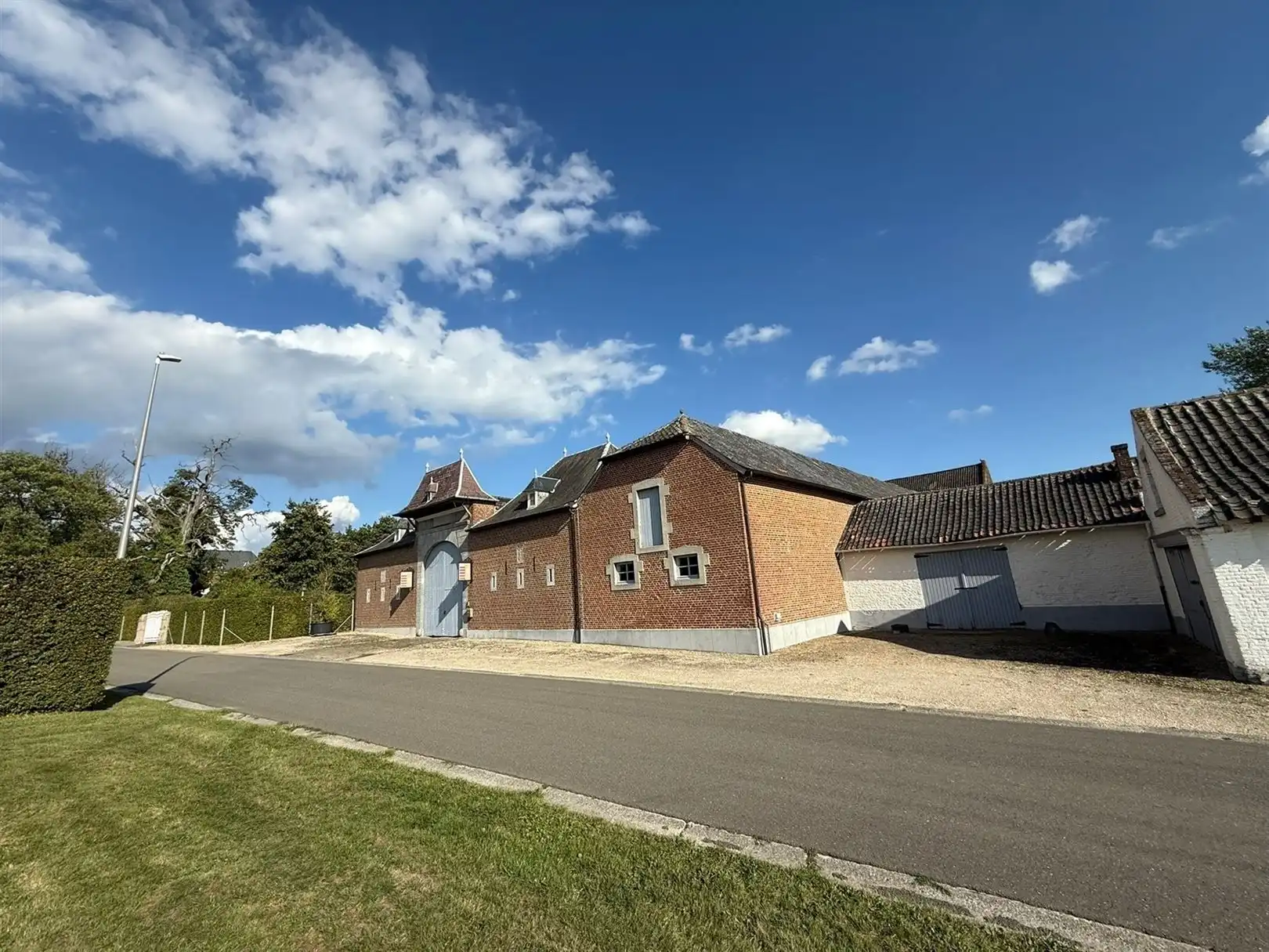 Instapklaar kasteeldomein met vierkantshoeve foto 13