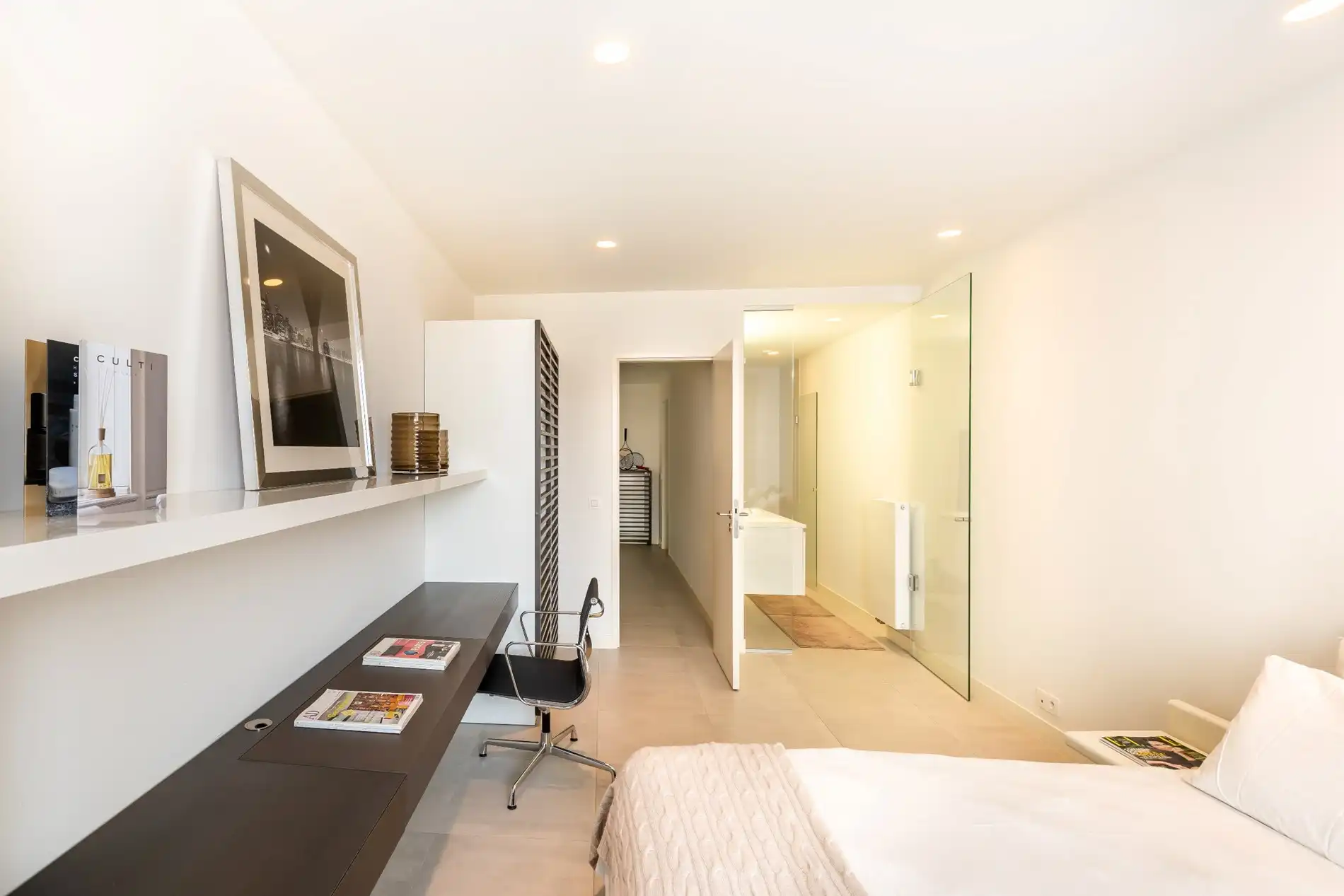 Prachtig afgewerkt en bemeubeld appartement met terras foto 9