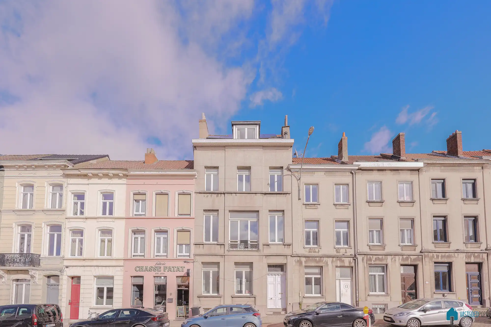 Ruim herenhuis met tuin en garage foto 2