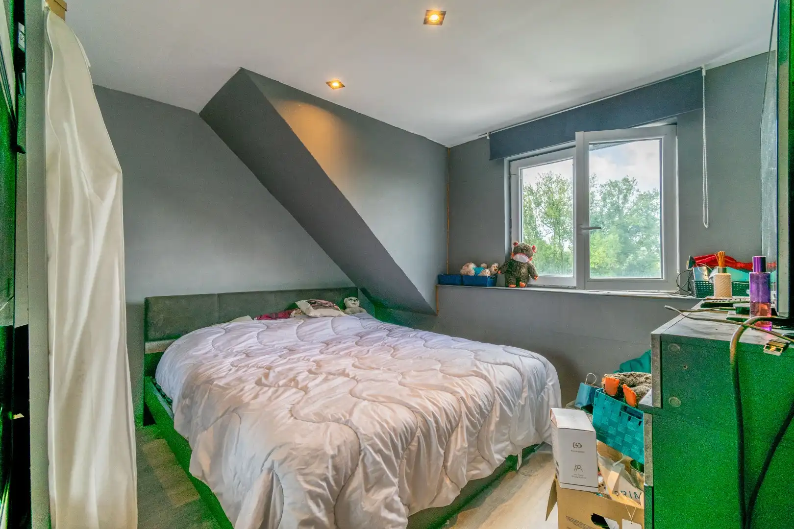 Een mooi gelegen, deels te renoveren woning met 4 slaapkamers!! foto 7
