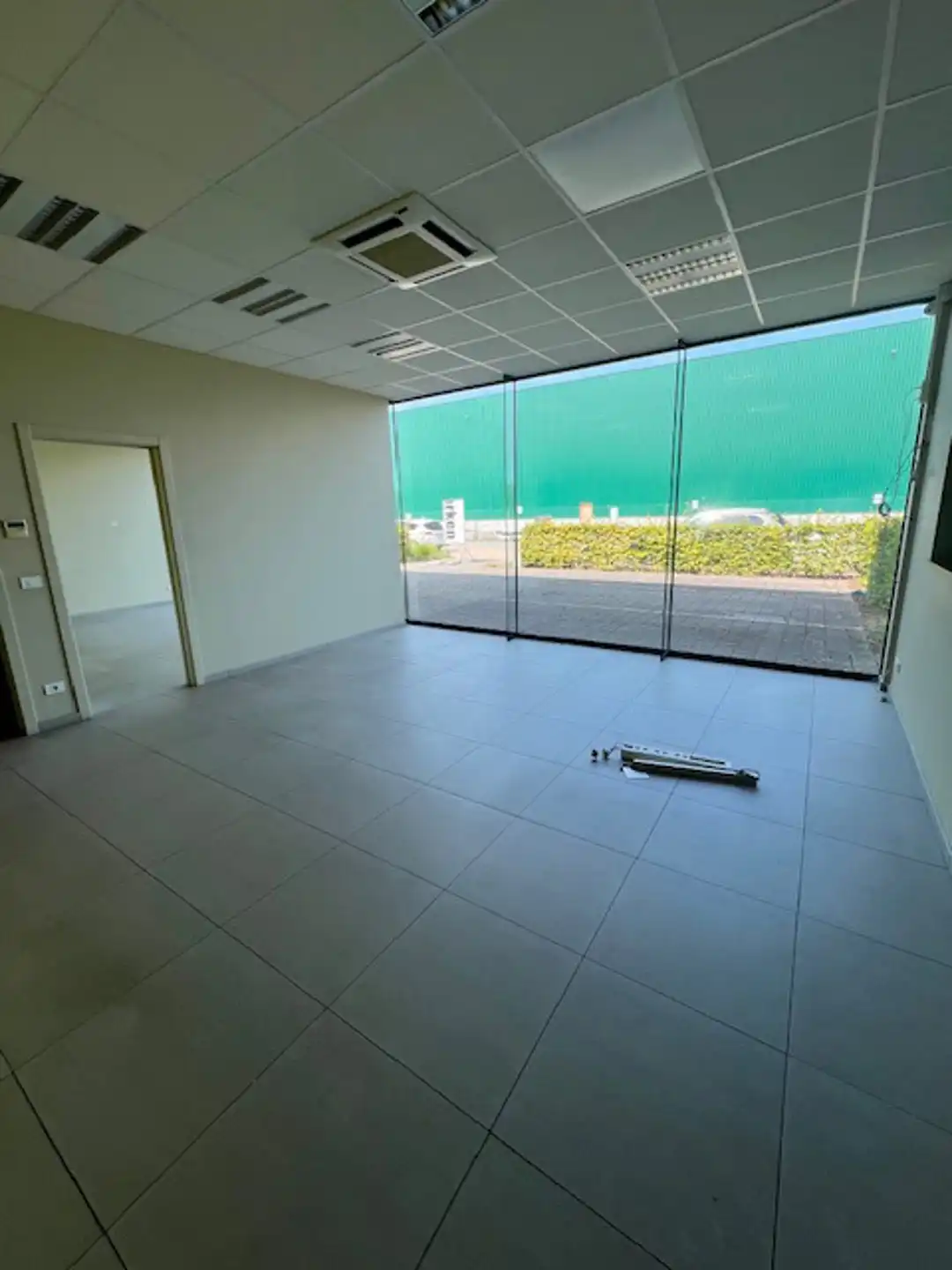 Te Huur Magazijnruimte met Kantoor te Dessel foto 6