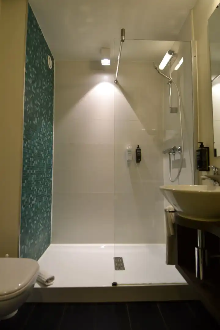 Hotelkamer in Ibis Styles Kortrijk Expo. Opbrengsteigendom zonder zorgen met mooi rendement! foto 4