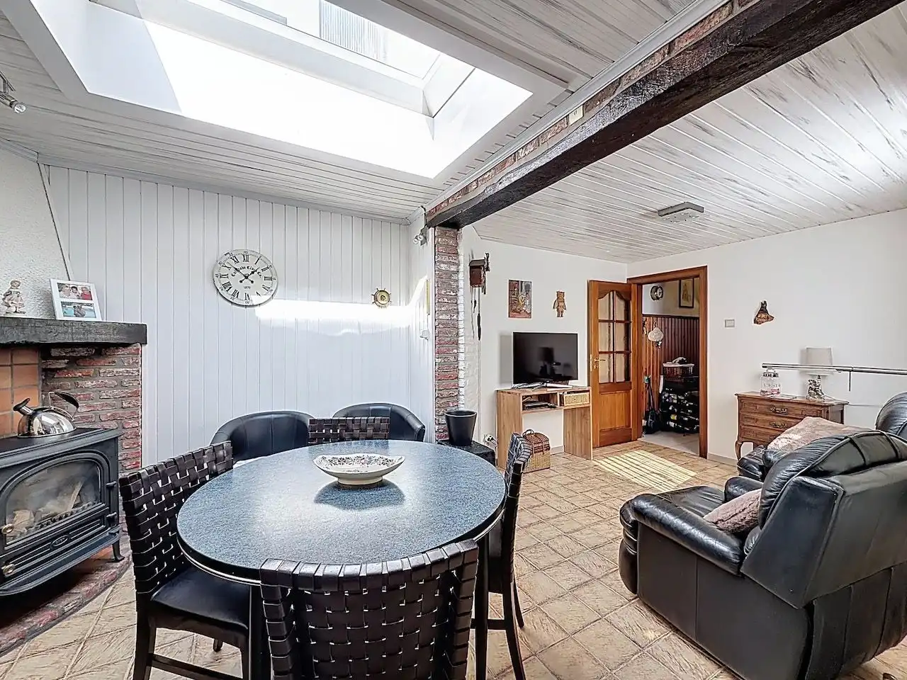 Aangenaam gelegen woning in de mooie vernieuwde H. Consciencestraat te Heist. foto 10