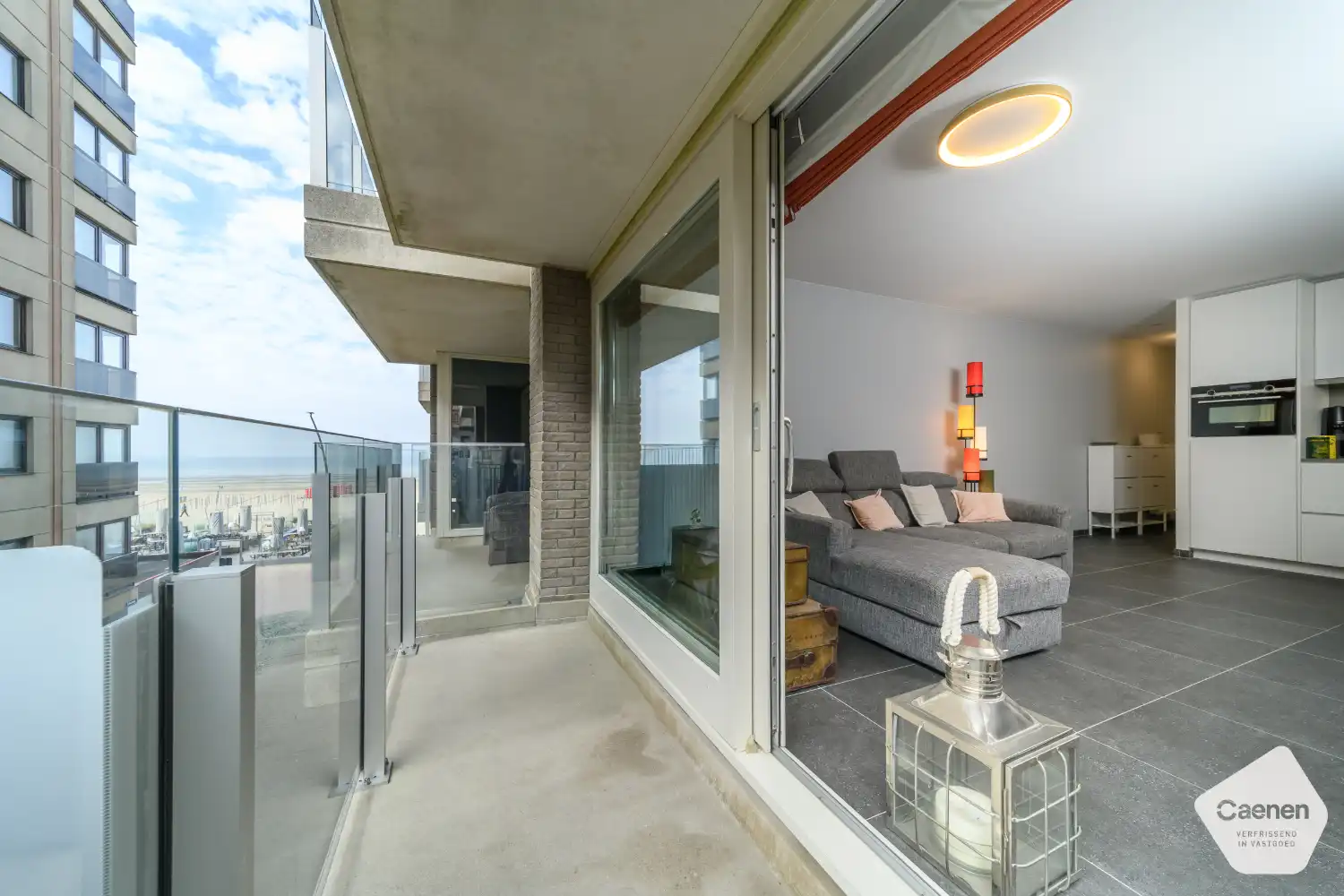 Instapklare, gemeubelde studio met fantastisch zeezicht in recente residentie foto 9