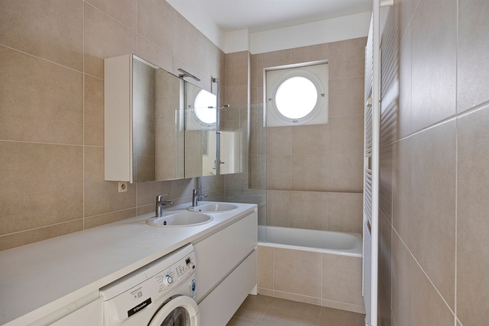 Prachtig 2-slaapkamers appartement nabij Louizalaan foto 18