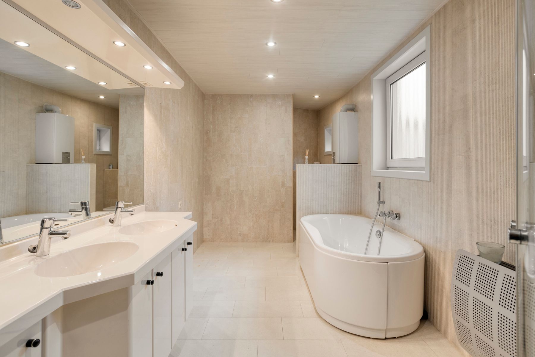 Woning met 6 slaapkamers. foto 9