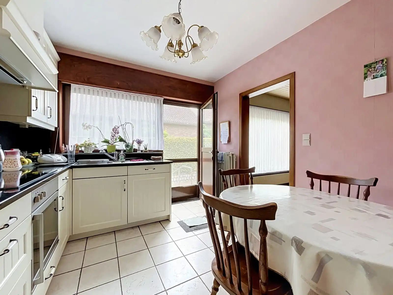 Vrijstaande woning - instapklaar in een doodlopende straat foto 9