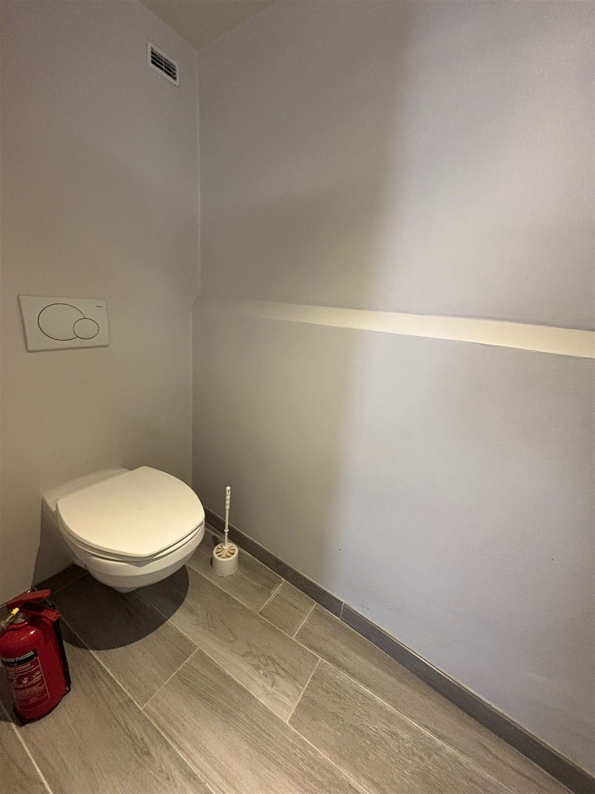 Handelsgelijkvloers in centrum Strombeek foto 7