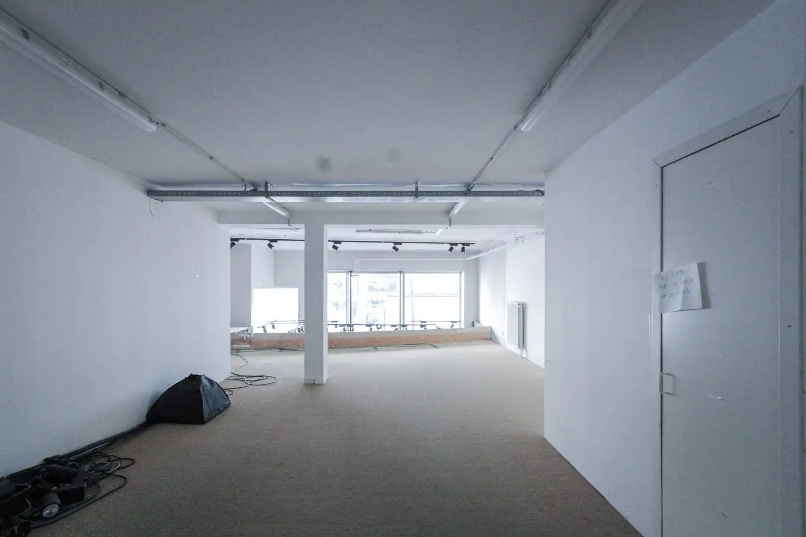 Centraal gelegen winkelpand met mezzanine Lippenslaan 162 foto 9