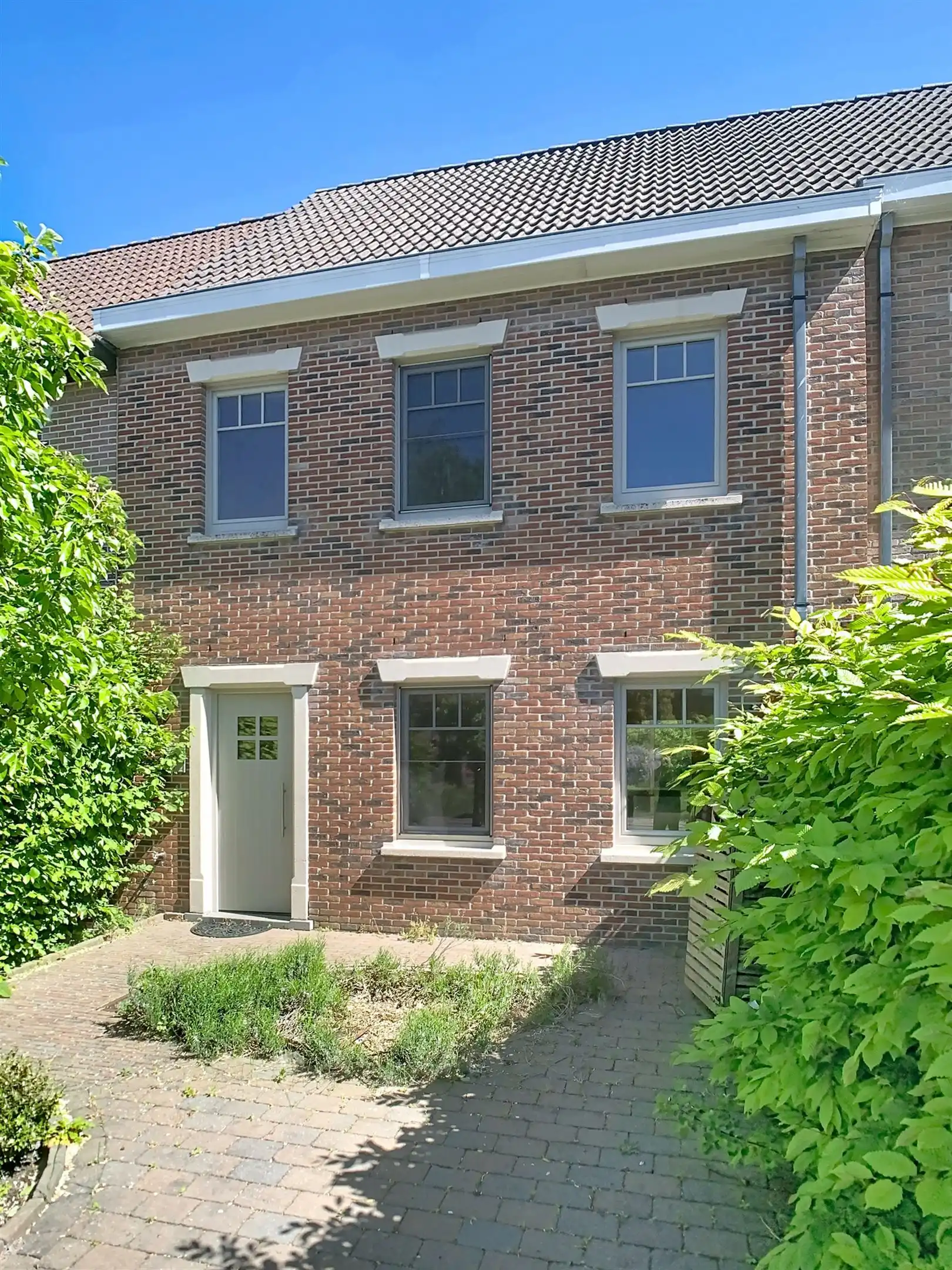 Huis met 4 slaapkamers en tuin + garage!! foto 2
