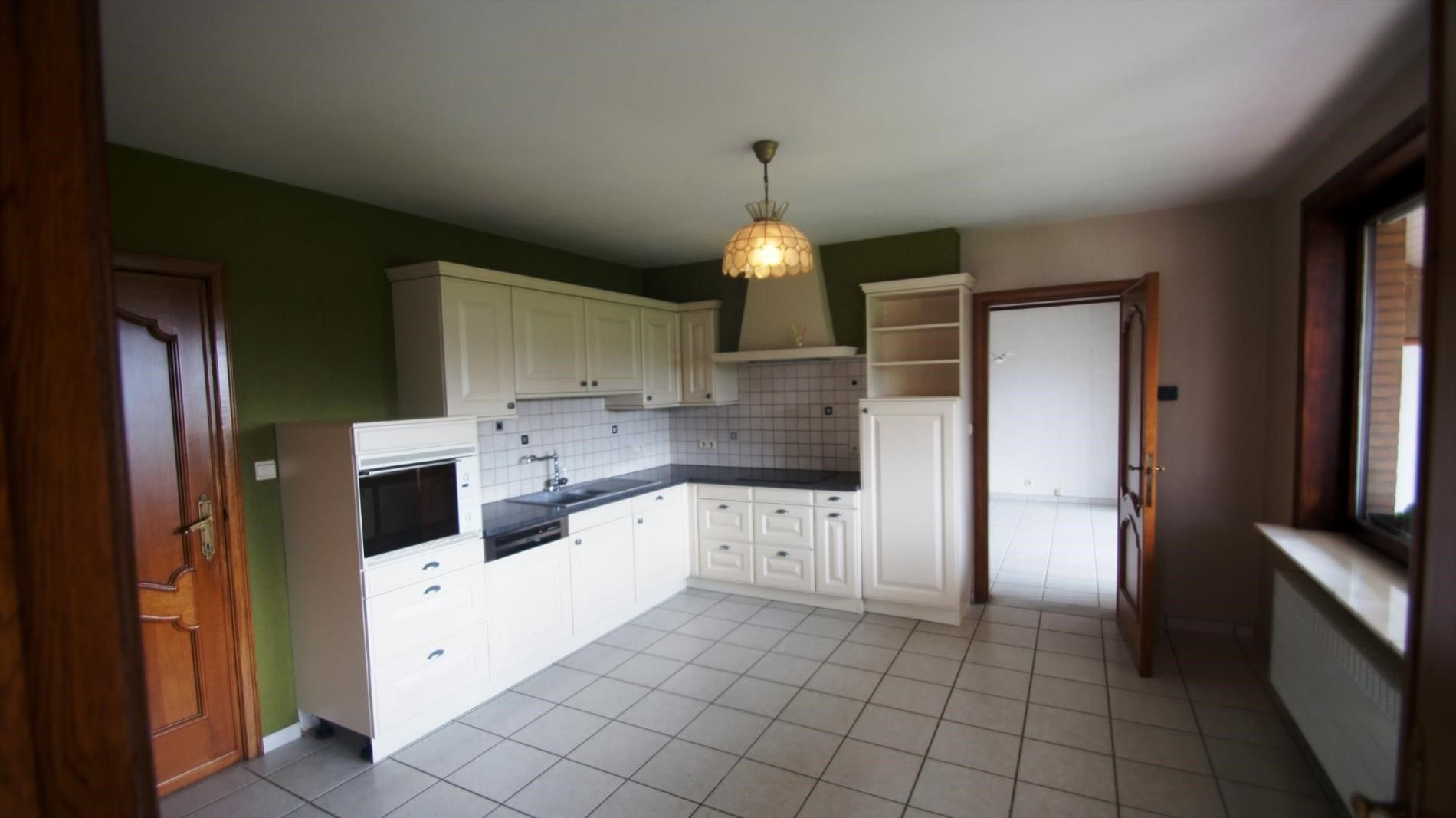 Ruime woning met 2 slpks en mooie tuin foto 4