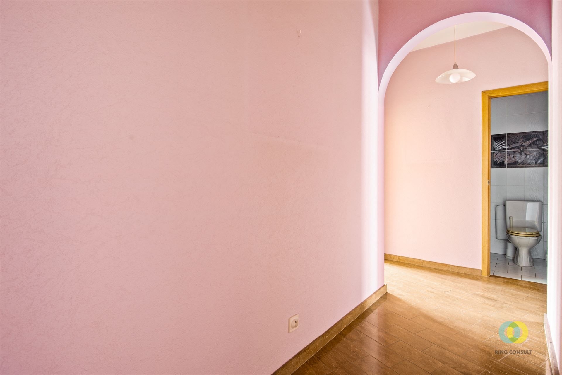 Zeer ruim appartement in klein gebouw foto 6