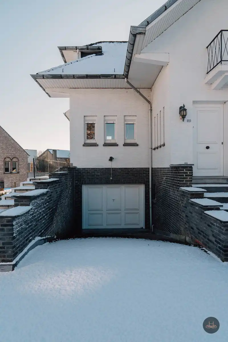 Prachtige karaktervolle authentieke villa met aangename tuin foto 28