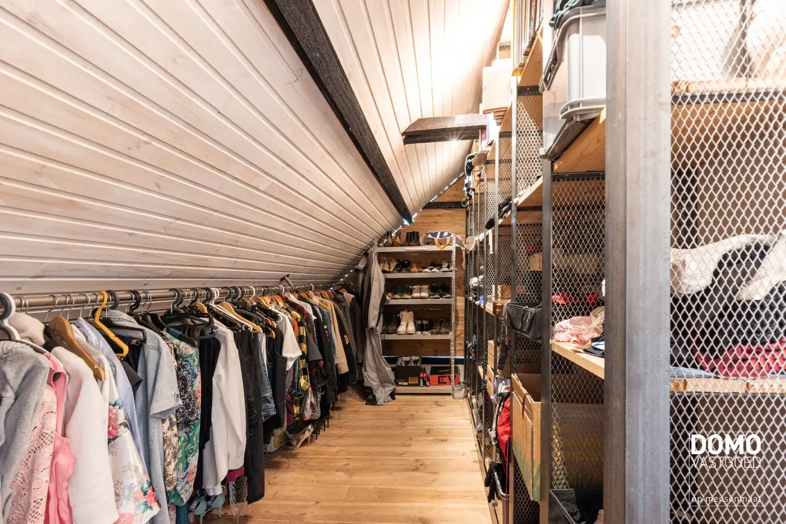 UNIEKE EIGENDOM MET WONING, 2 APPARTEMENTEN EN MAGAZIJNEN OP 13A88CA foto 12