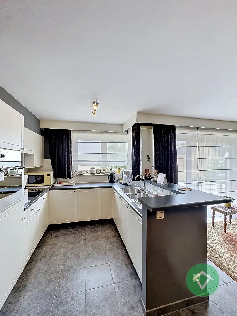 Instapklaar appartement met 2 slaapkamers en garage te Eernegem  foto 3
