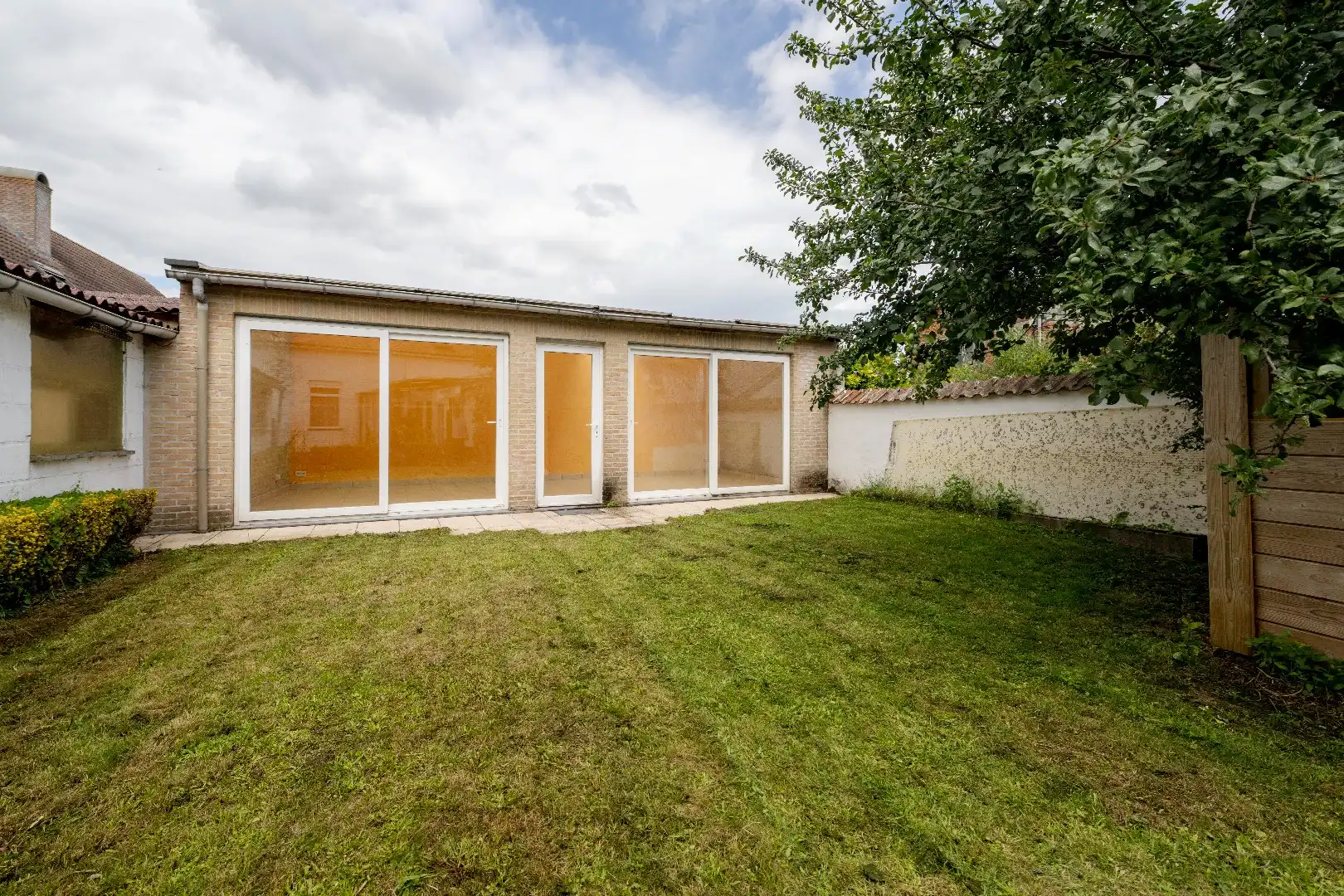 ZEER RUIME (TE RENOVEREN) WONING MET BIJGEBOUWEN | 5 SLPKS foto 4