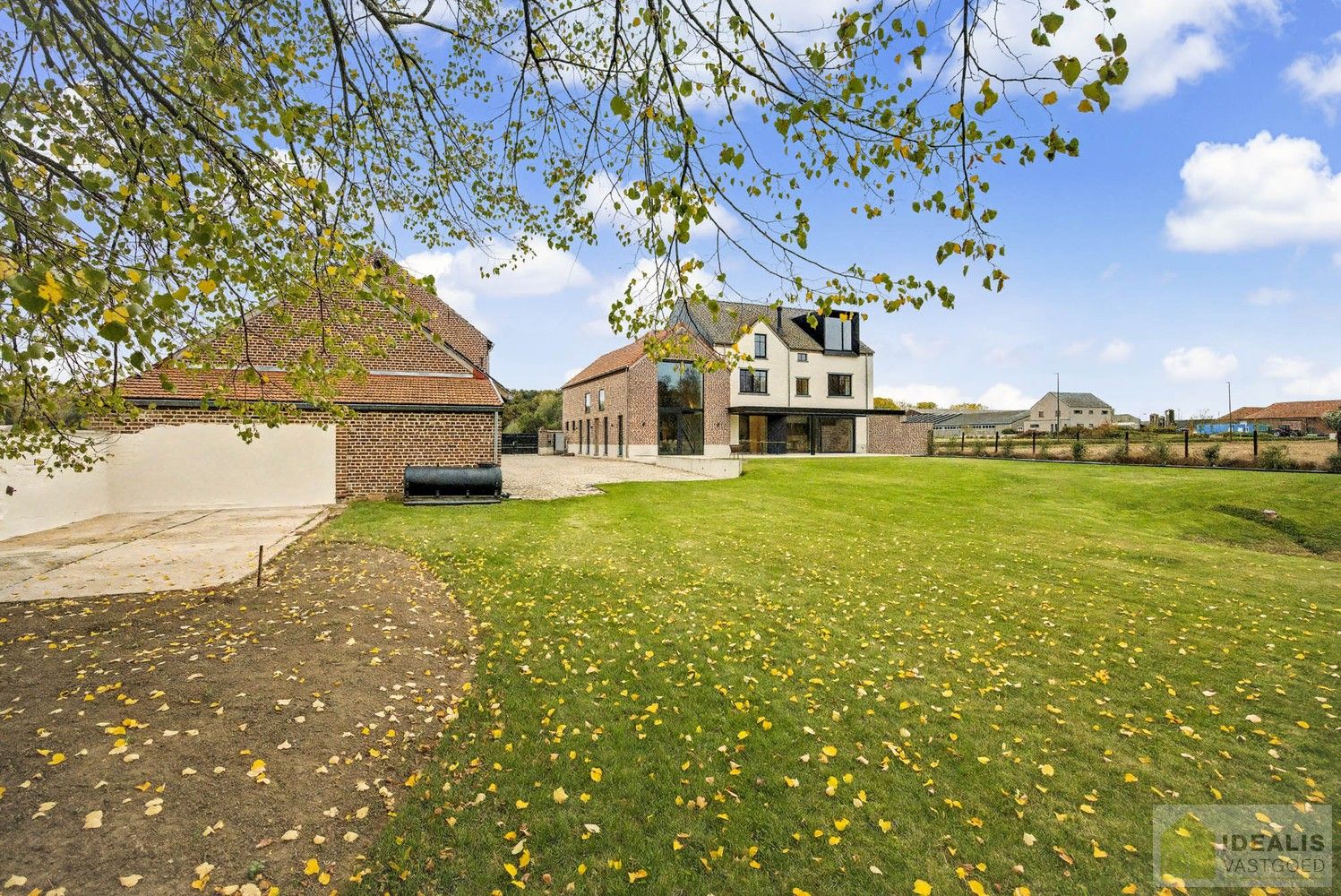IDEALIS VASTGOED - EEN BIJZONDER HUIS, EEN BIJZONDERE LOCATIE, EEN UNIEKE KANS OM TE WONEN IN EEN AUTHENTIEK LANDHUIS MET EEN PRACHTIGE INRICHTING EN EEN HOOGWAARDDIGE AFWERKINGSGRAAD! foto 36