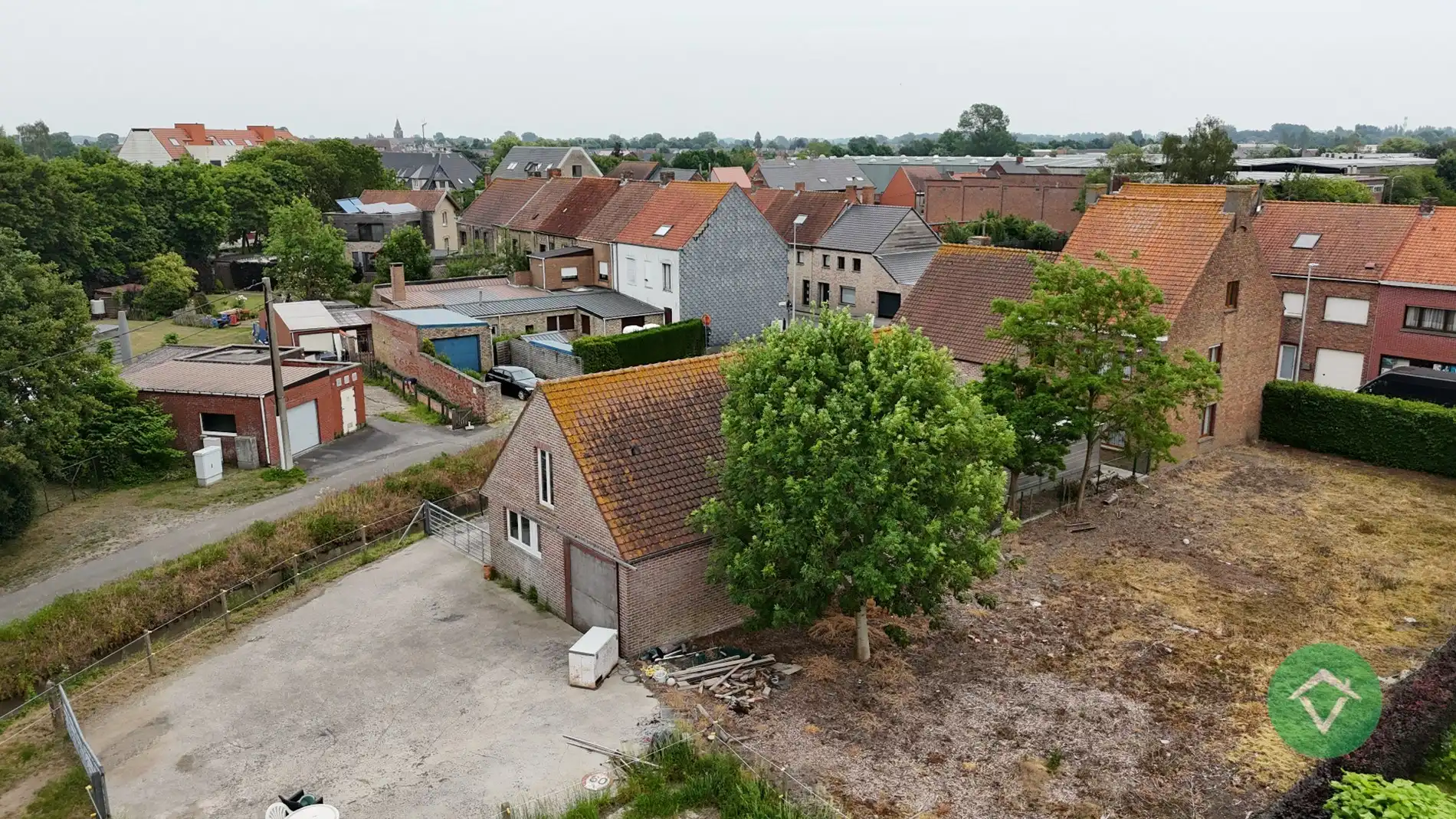 Alleenstaande woning met naastliggend stuk bouwgrond en weide te Eernegem foto 9