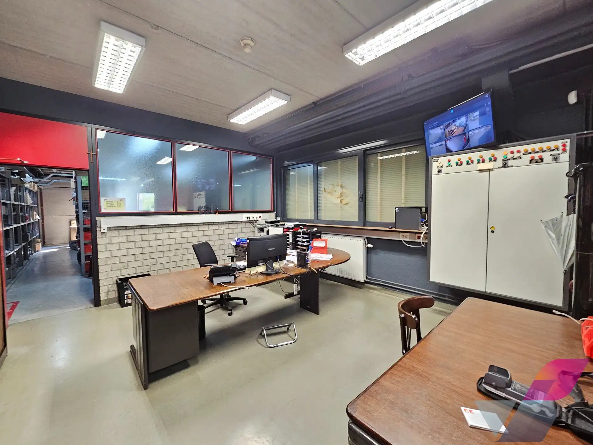 SEMI-INDUSTRIEEL GEBOUW OP ZICHTLOCATIE foto 18