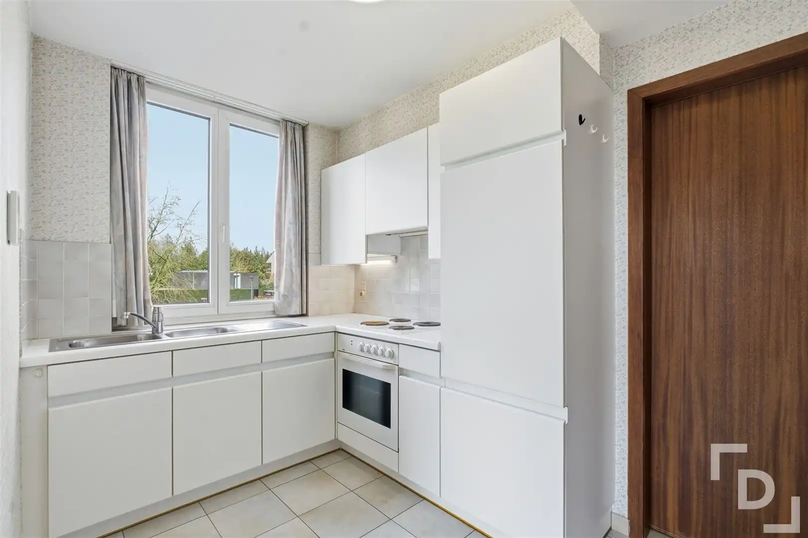 Ruim appartement met 3 slaapkamers en garage te koop in de groene omgeving van Ieper. foto 6