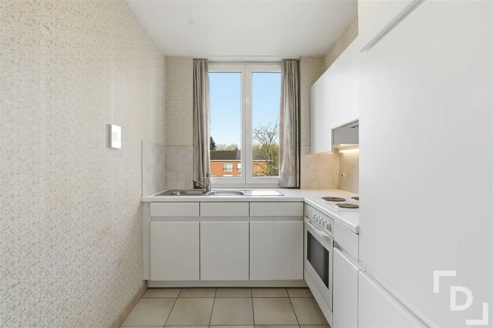 Ruim appartement met 3 slaapkamers en garage te koop in de groene omgeving van Ieper. foto 6