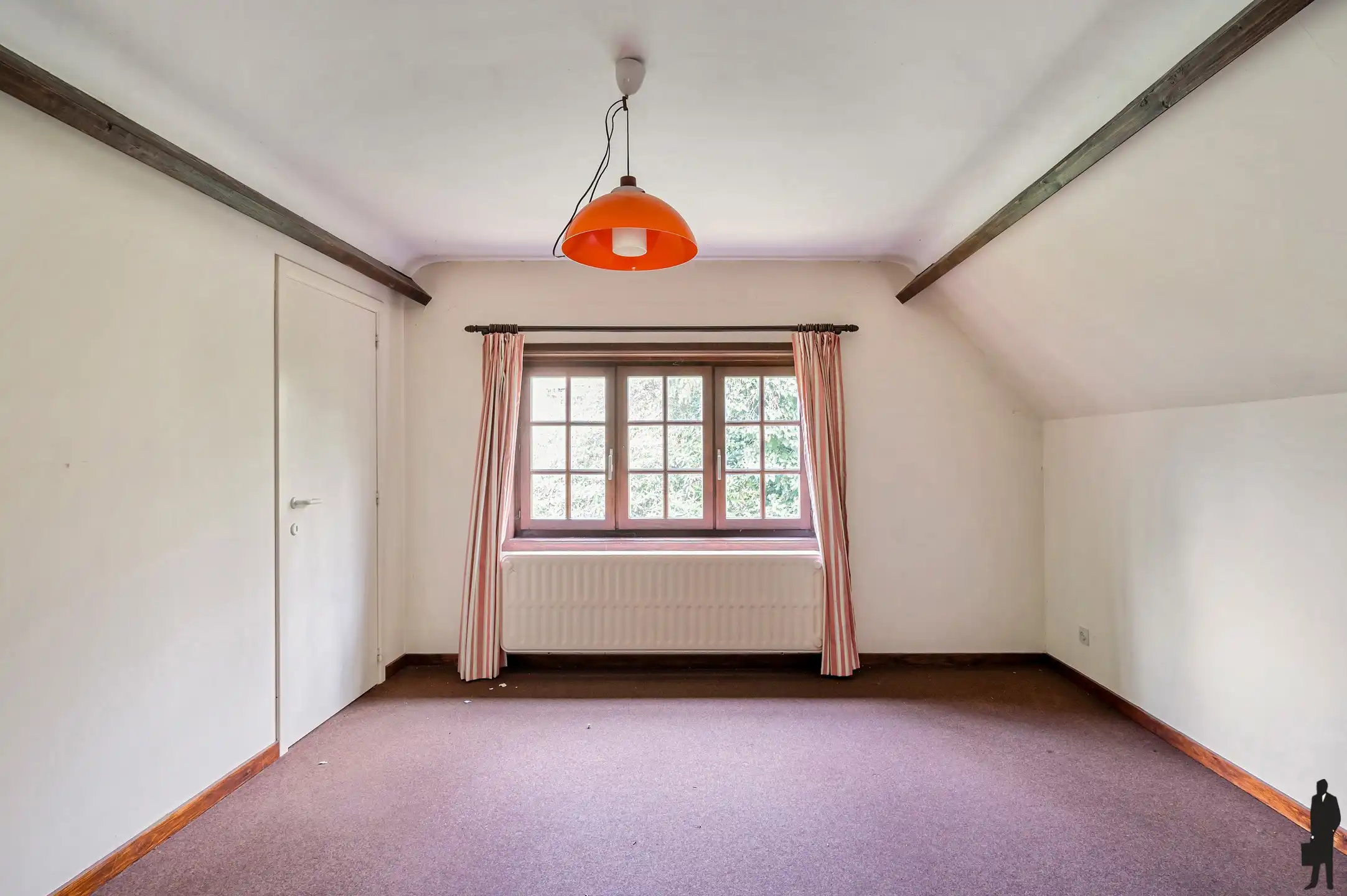 Te renoveren villa, in een bijzonder groene en residentiële omgeving!  foto 15