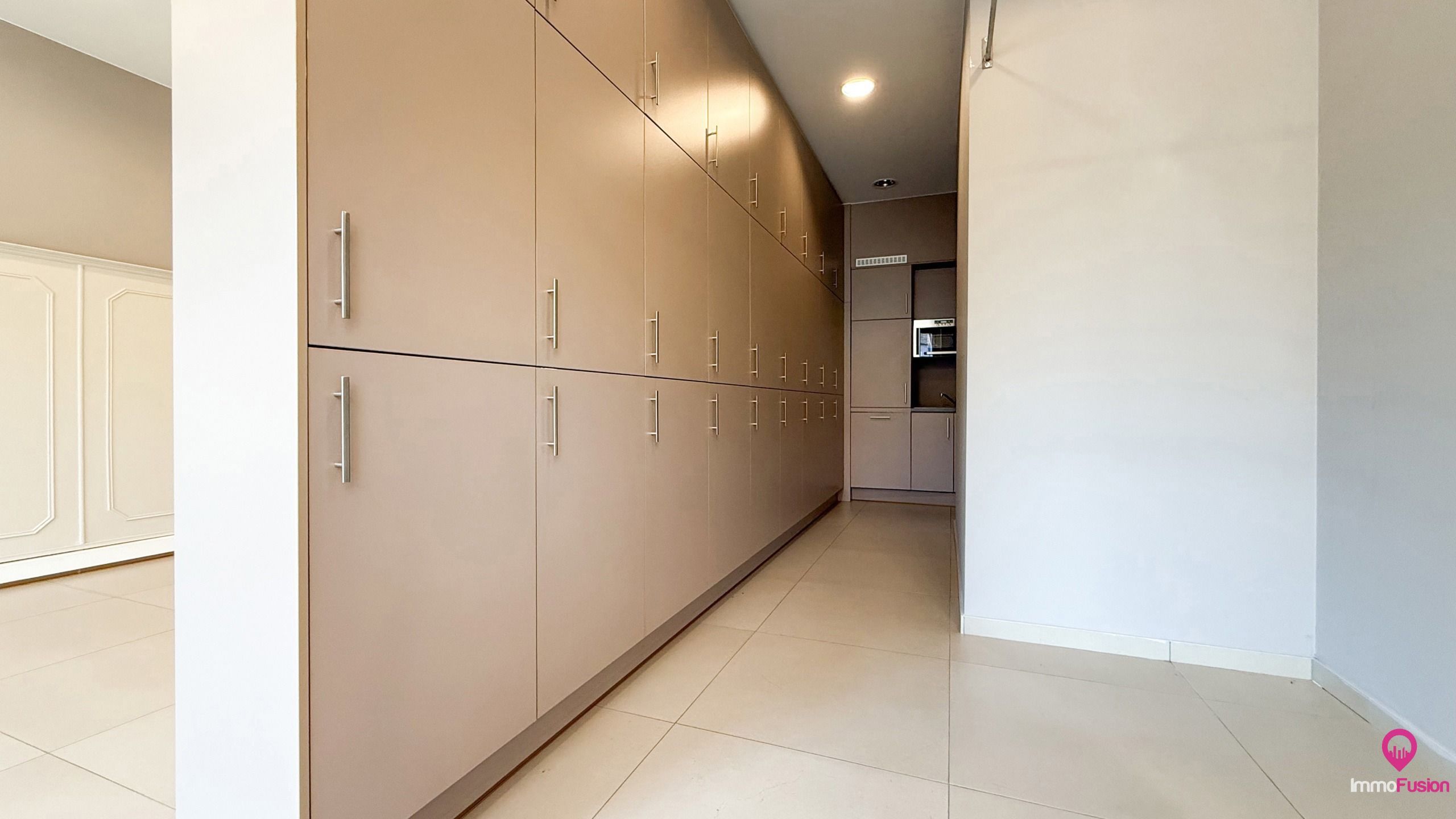 Instapklaar kantoor 71m² met zichtbaarheid centrum Beringen! foto 9