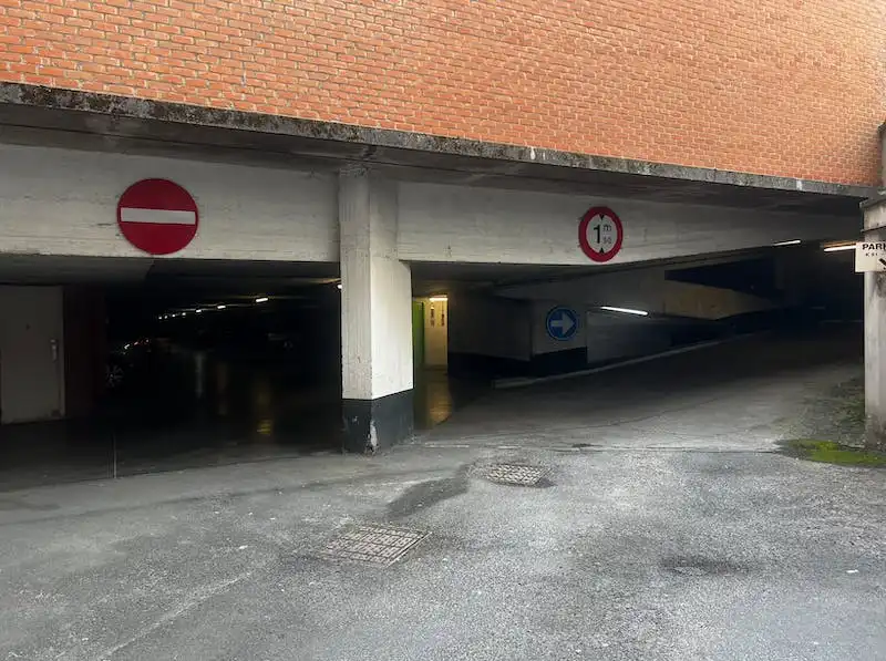 Autostaanplaats te koop gelegen in de Leopold Parking foto 5