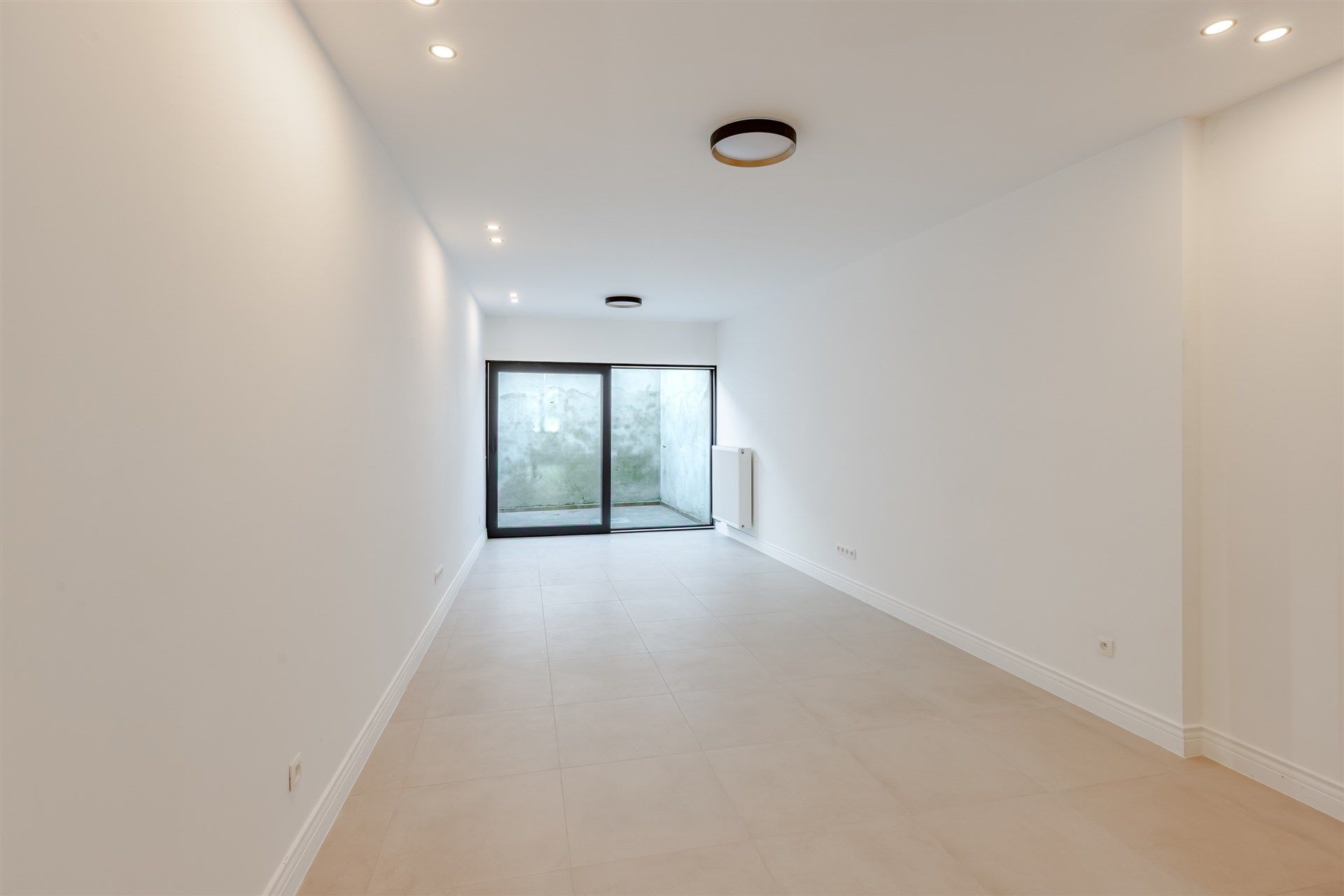 Top gerenoveerde woning met 3 slks en buitenruimte foto 4
