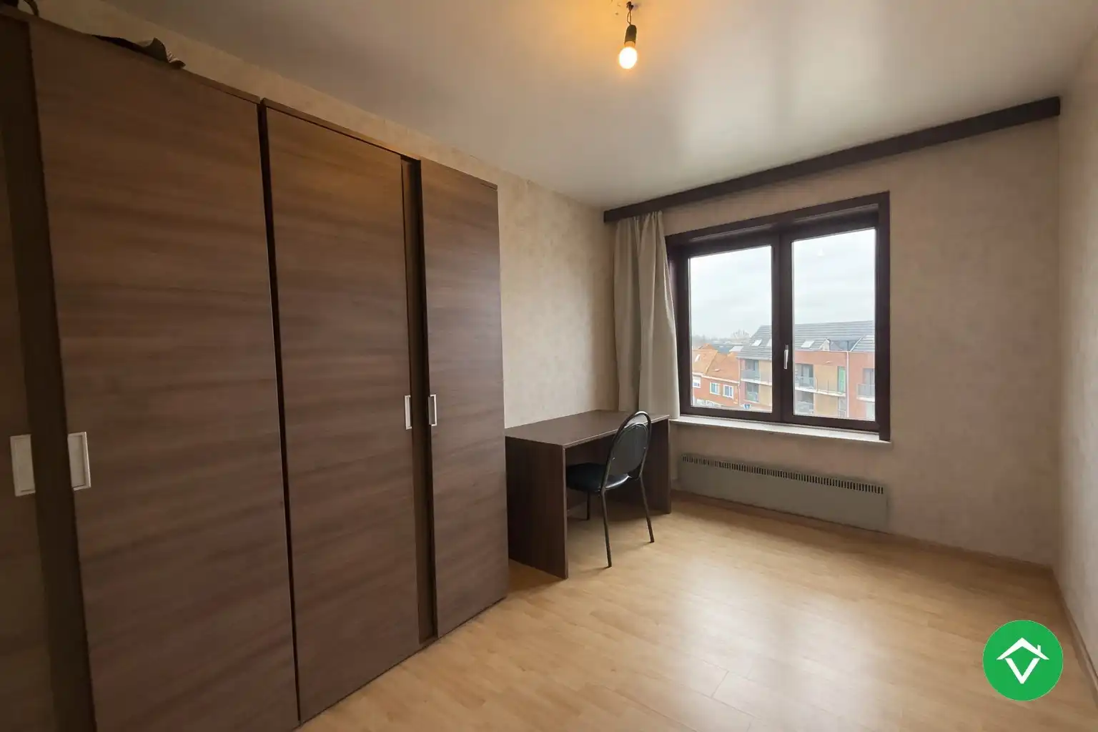 Appartement met twee slaapkamers, terras en autostaanplaats te Roeselare foto 14