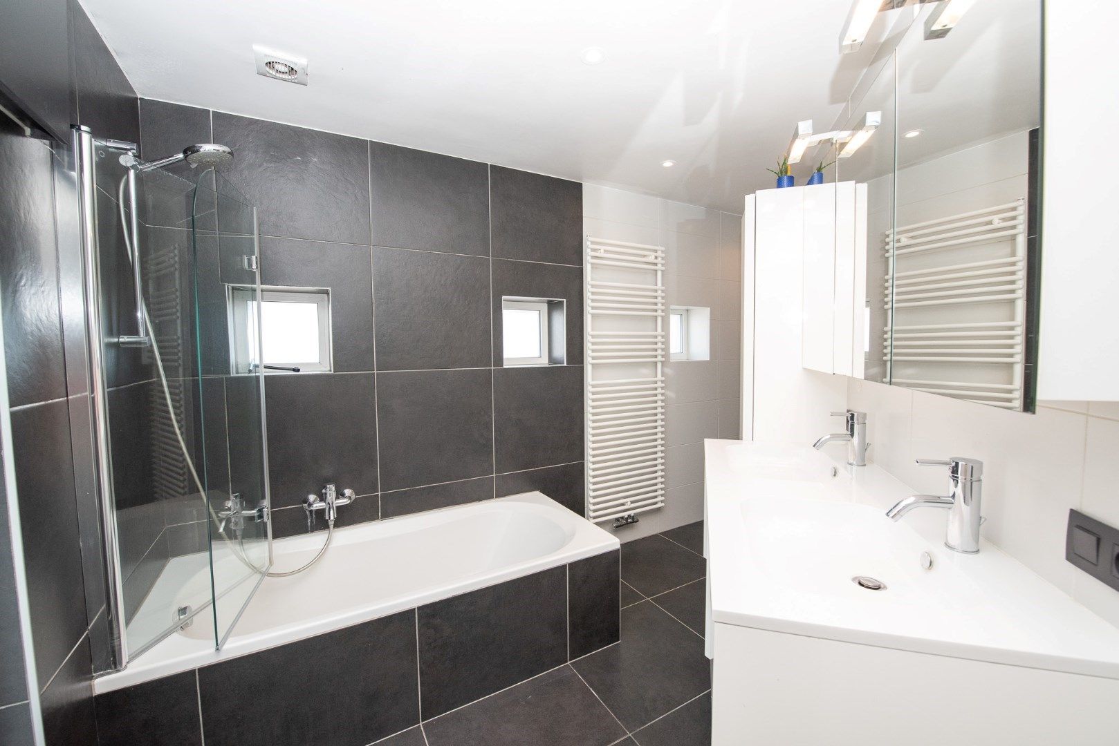 TE KOOP: Gezellige, instapklare woning met zuidgerichte tuin en zonneterras, op rustige locatie te Desselgem. Opportuniteit! foto 11