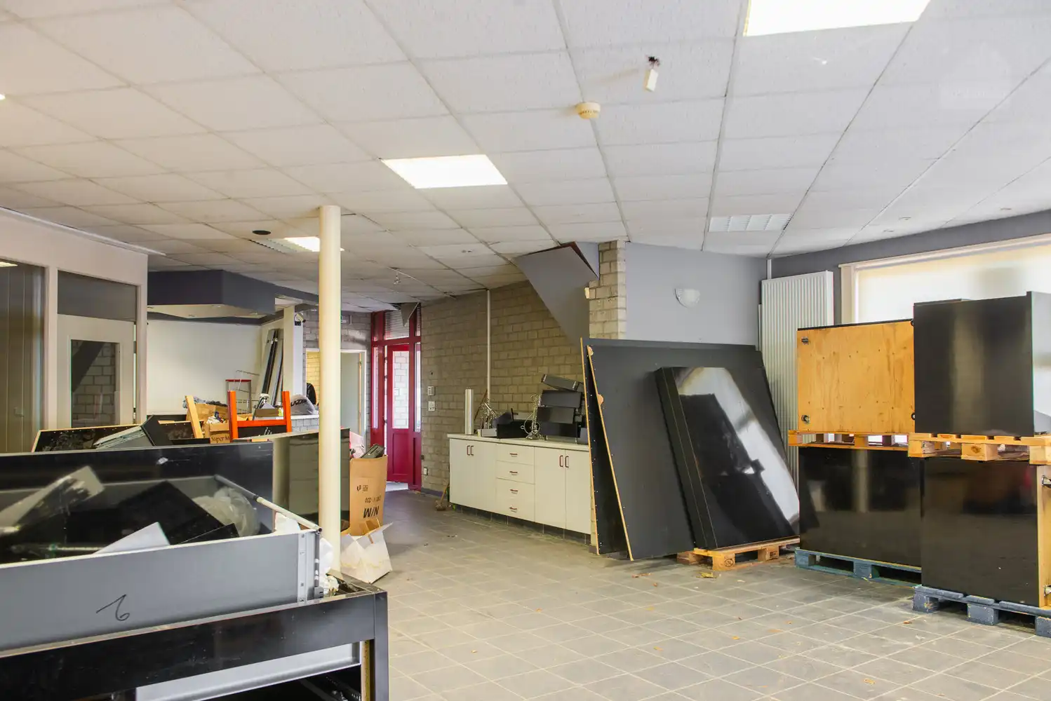 Handelspand/kantoorruimte met magazijn op commerciële toplocatie in Meerhout foto 6