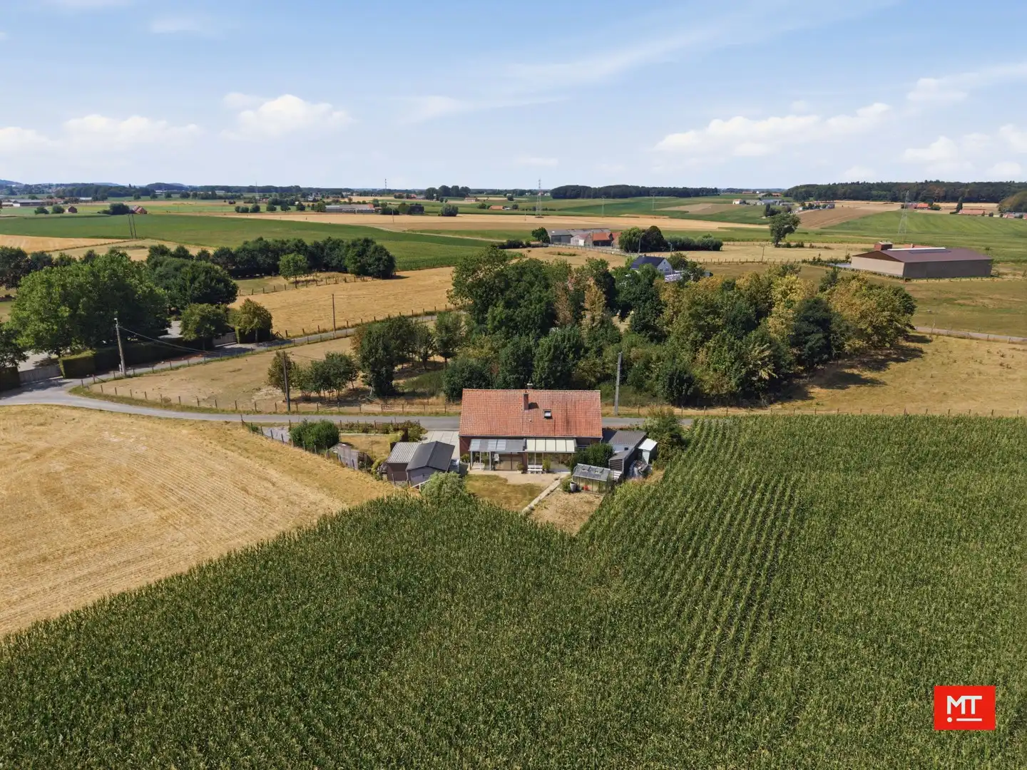 Te renoveren alleenstaande woning op een landelijke locatie in Wijtschate foto 2