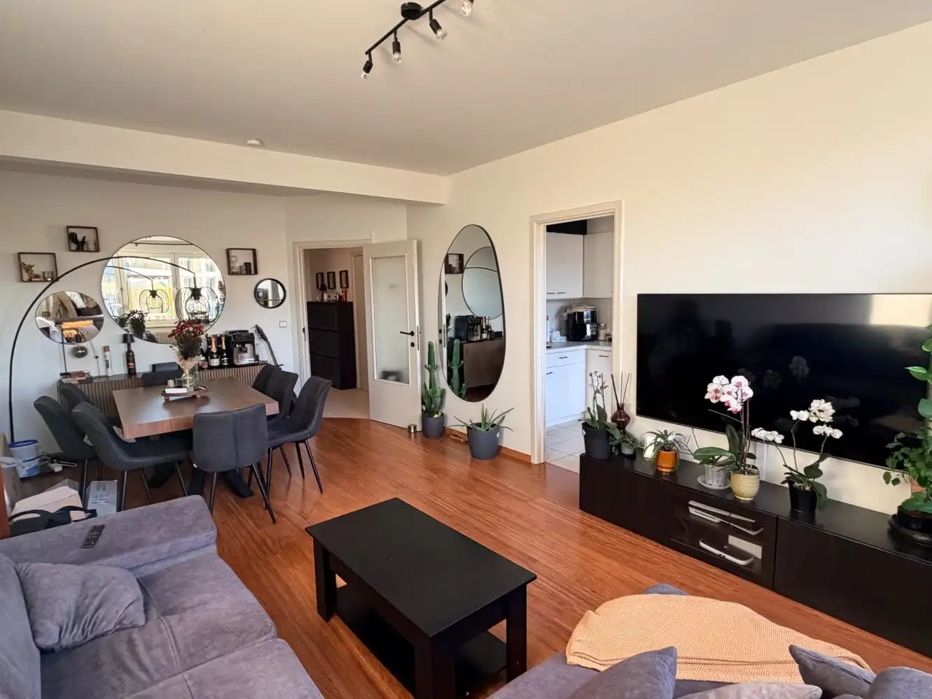 Mooi gerenoveerd appartement aan het dorpsplein van Maleizen foto 3