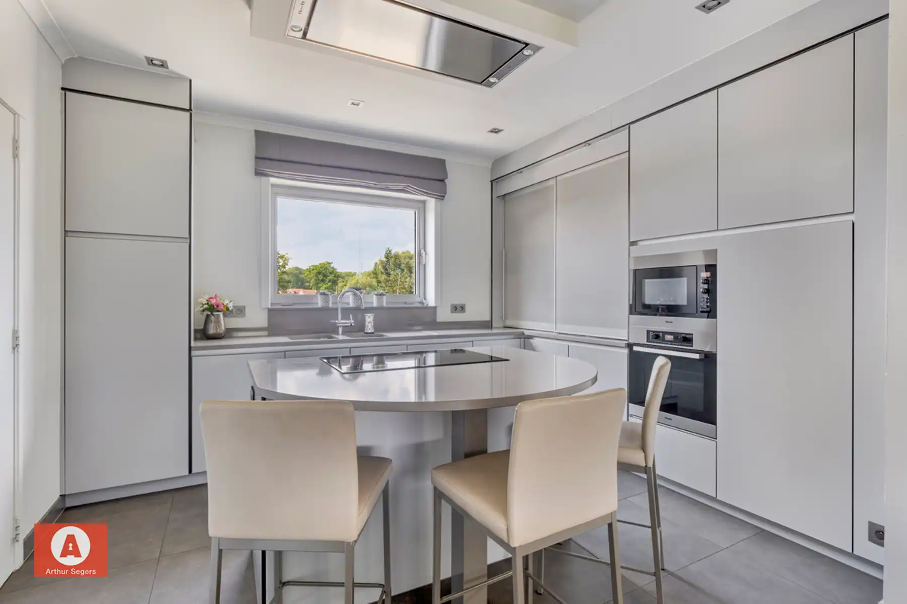 Unieke multifunctionele eigendom (woning met werkplaats) foto 11