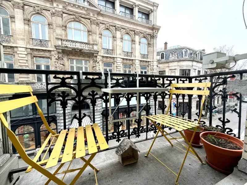 GENT CENTRUM INSTAPKLAAR APPARTEMENT MET SLAAPHOEK EN TERRAS foto {{pictureIndex}}