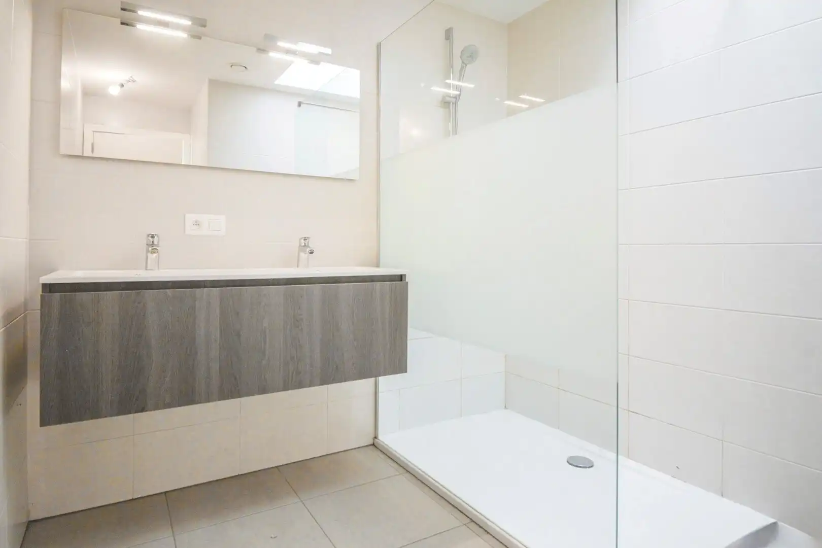 Gelijkvloerse woning in centrum Westrozebeke - ideaal als investering of voor eigen bewoning foto 6