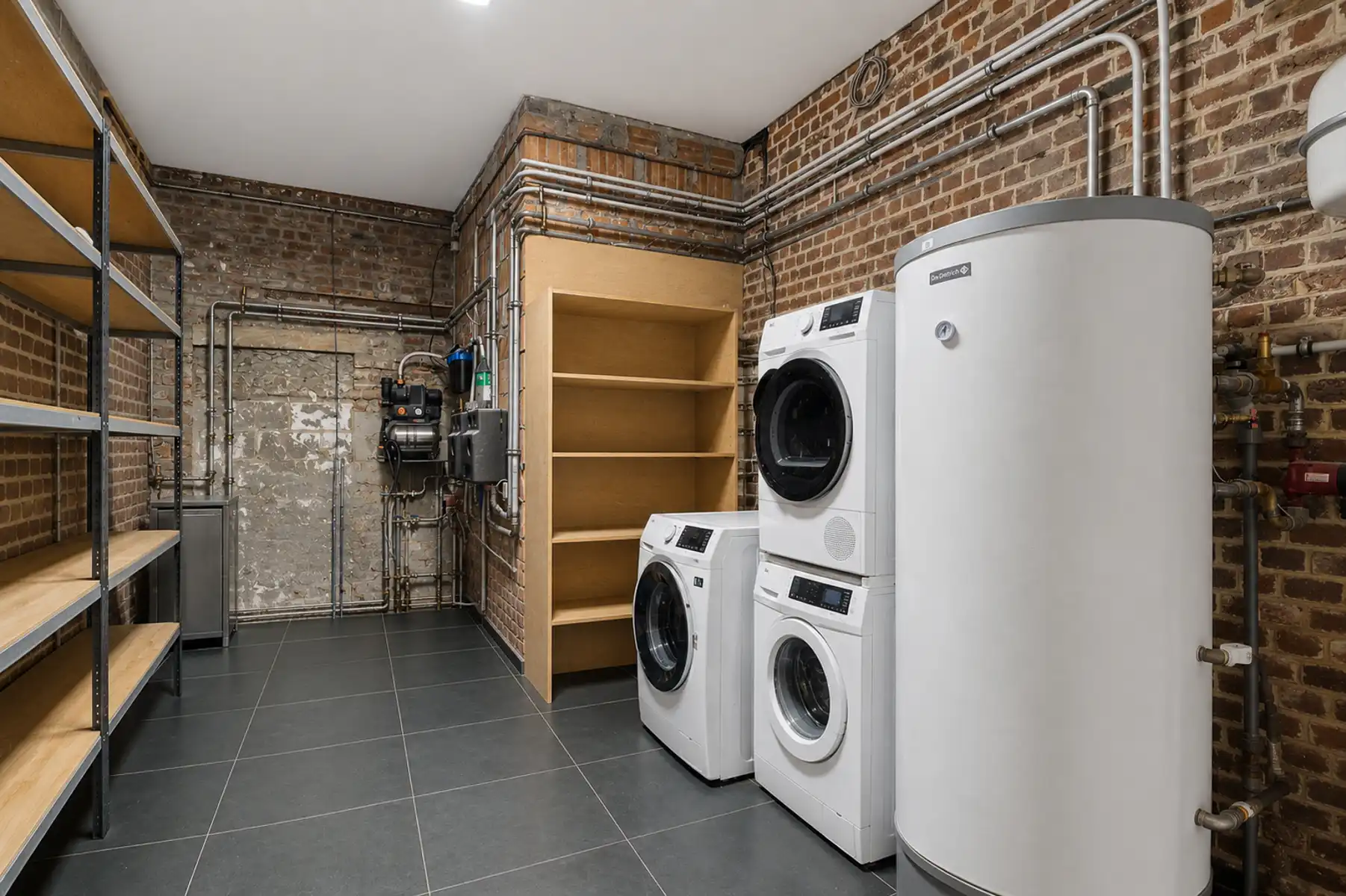 Ruime  gerenoveerde hoeve met werkplaats, zwembad en EPC B foto 17