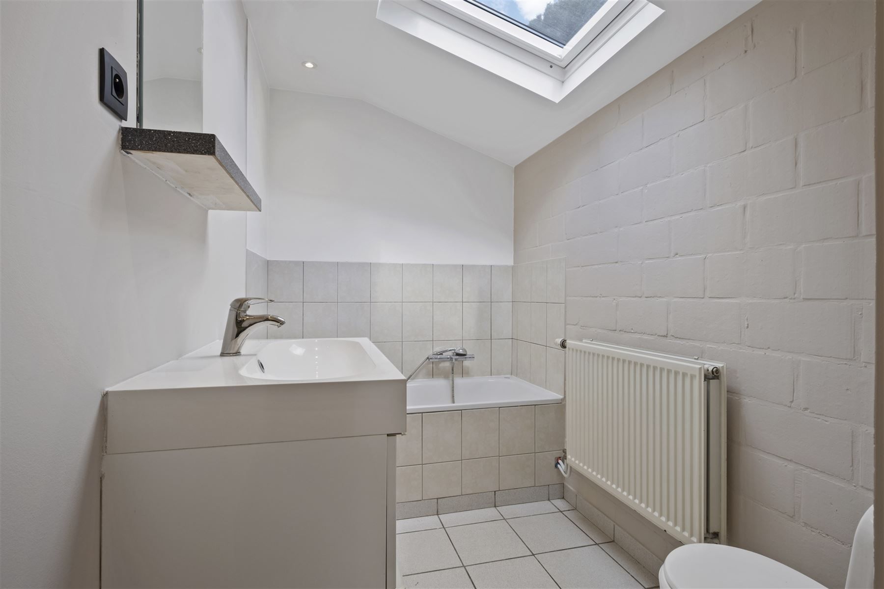Mooie gerenoveerde woning met 3 slaapkamers en onderhoudsvriendelijke tuin foto 13