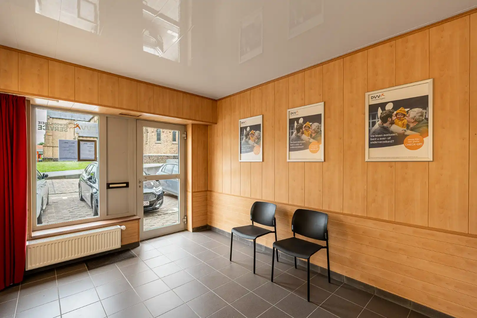 Gelijkvloerse kantoor-/ winkelruimte in het centrum van Moorslede foto 5