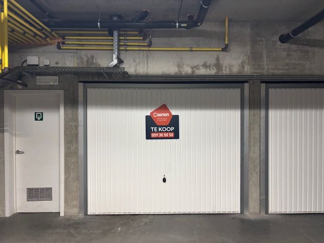 Garagebox centraal gelegen te Middelkerke foto {{pictureIndex}}