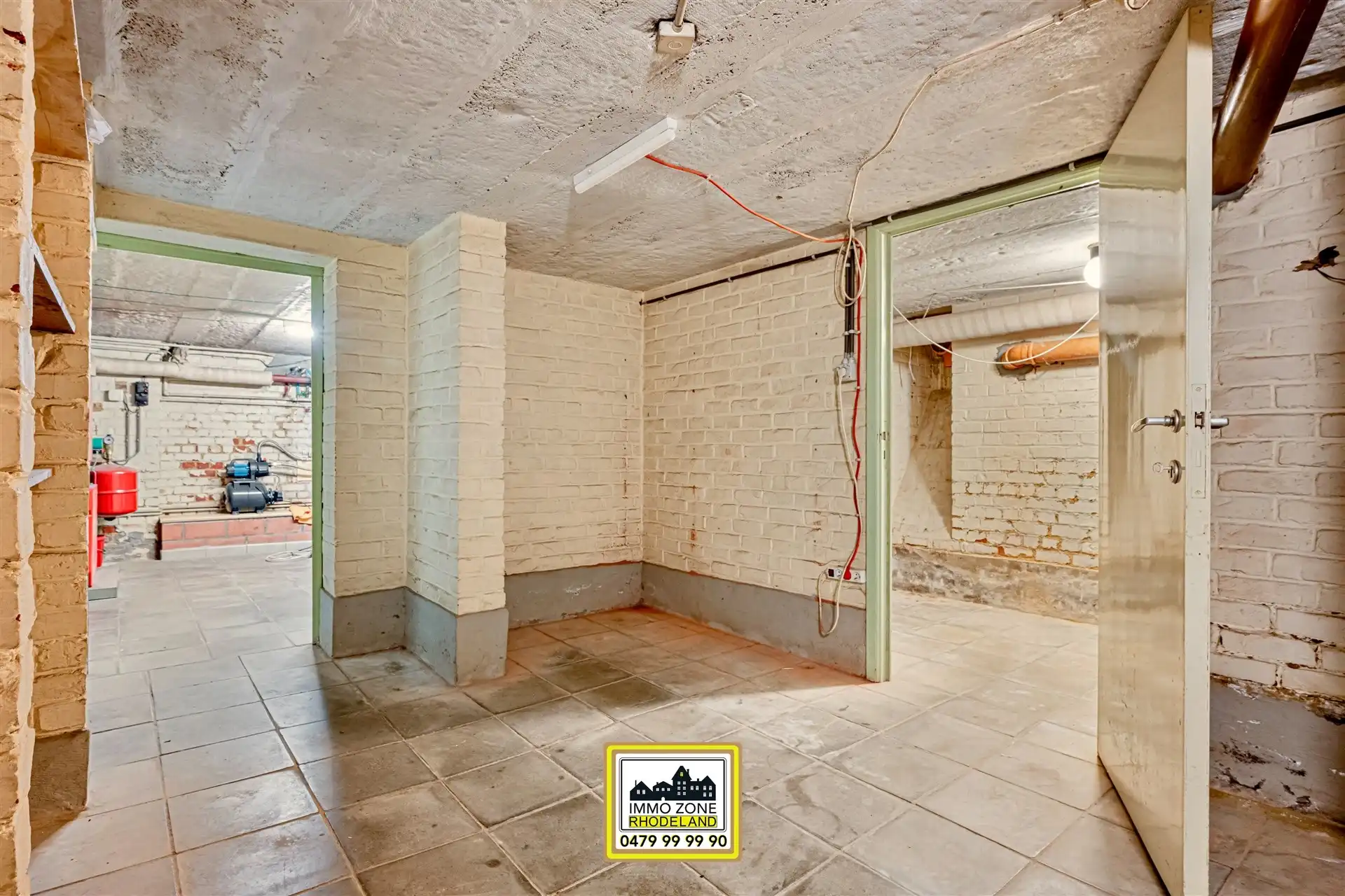 Zeer ruime woning met magazijn en tuin foto 10