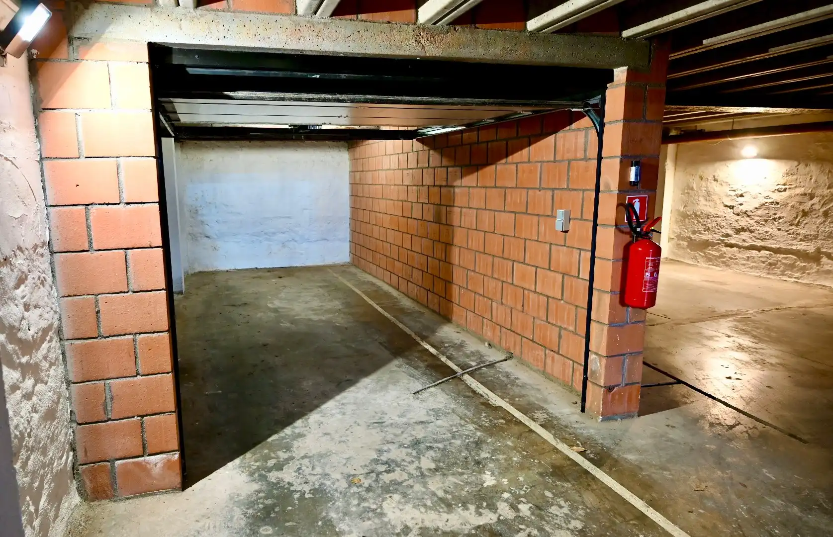 RUIME GARAGEBOX OP CENTRALE LIGGING NABIJ MERCATOR foto 4