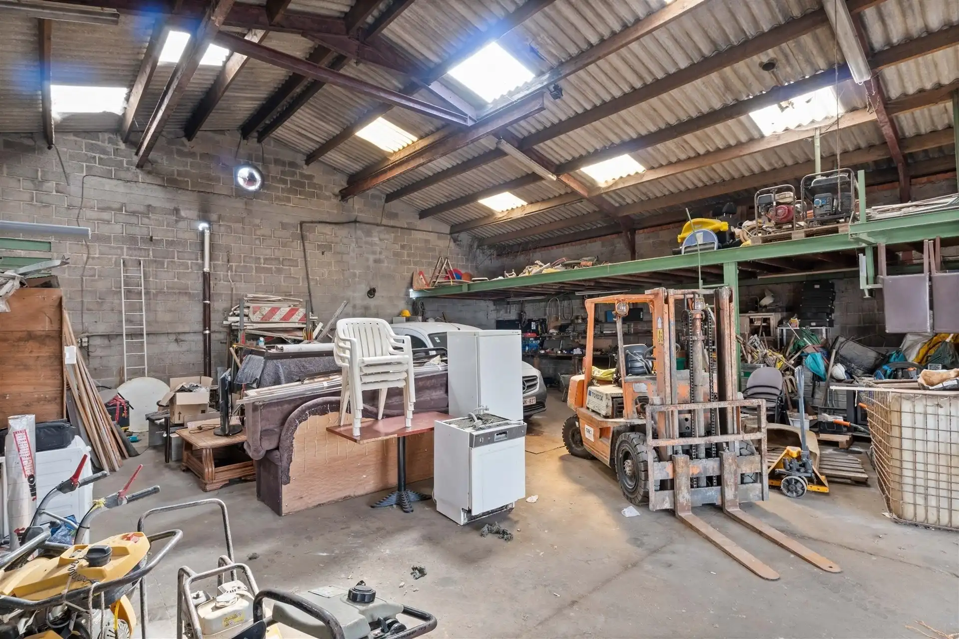 Halfopen bebouwing met magazijn (225m²) foto 21