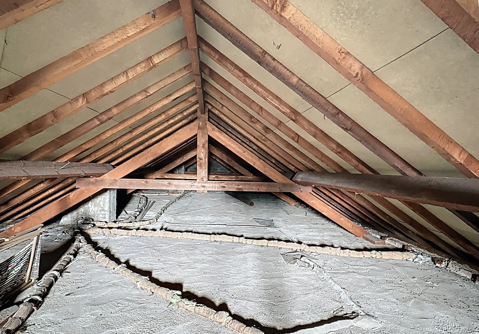 Gelijkvloerse villa met opknapwerk nabij het Hannecartbos. foto 12