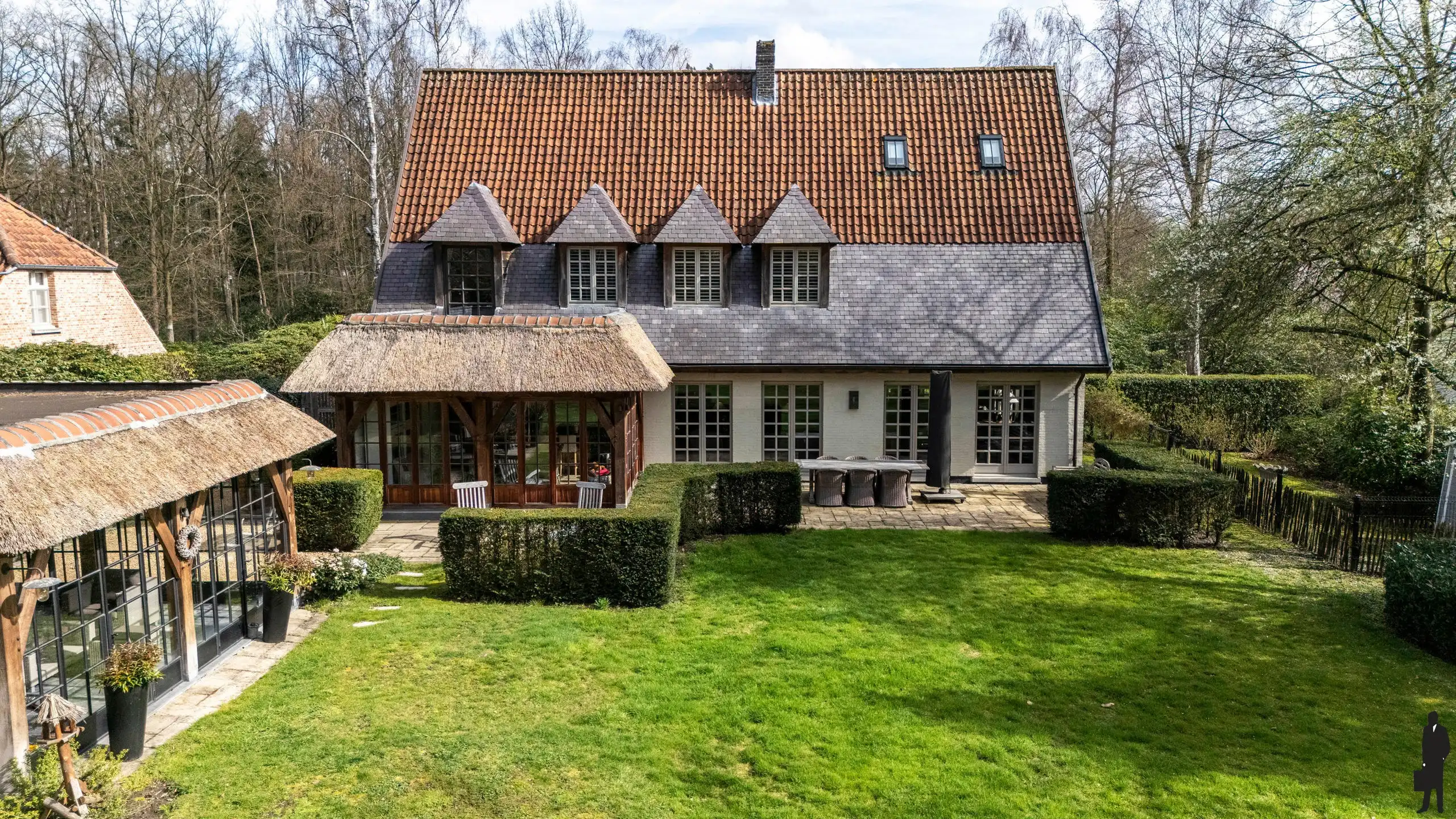 Prachtige villa met uitzicht op de weilanden van het kasteel foto 34