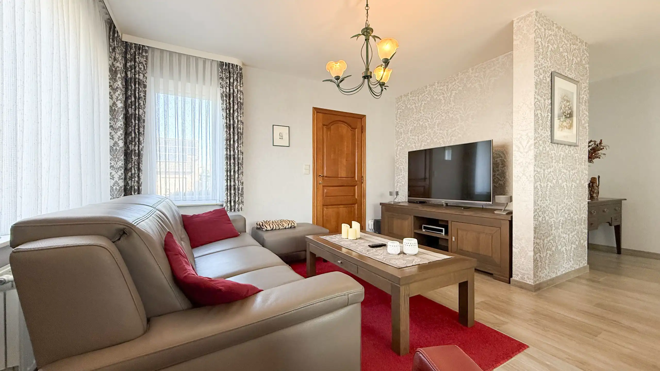Instapklare woning met 3slpks, tuin, airco en zonnepanelen! foto 5