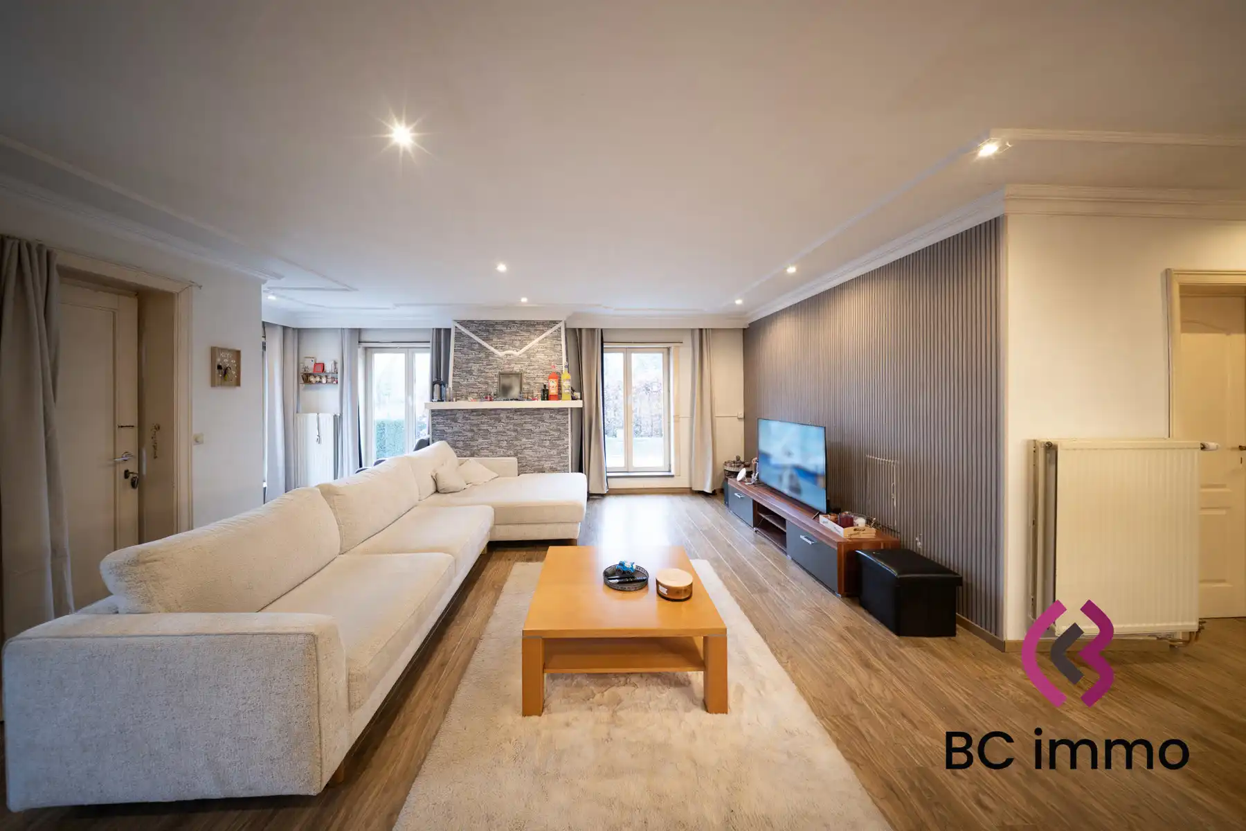 Grote woning met studio, tuin en extra kamers foto 7