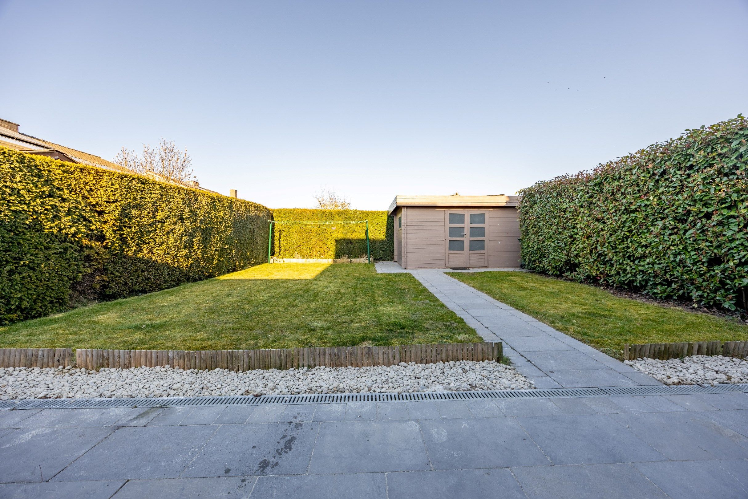 KNUSSE HOB MET TUIN EN GARAGE foto 19